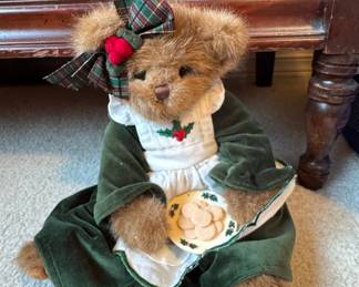 Boyds Bears "Hollybell" Bear with Cookies
