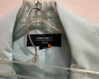 Jones Wear Women's Two-Piece Mint Green Skirt Suit