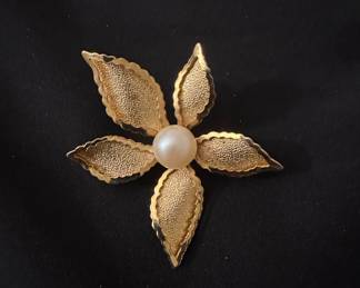 Vintage Gold Tone Textured Floral Brooch with Faux Pearl