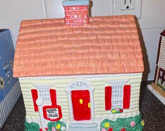 1992 Nestlé Toll House Ceramic Cookie Jar