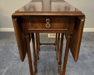 George III Style Mahogany Spider Leg Drop-Leaf Gateleg Table