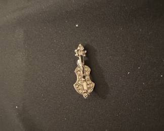 Vintage Violin Musical Instrument Brooch