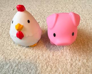 Set of Two Munchkin Bath Squirt Toys: Chicken and Pig