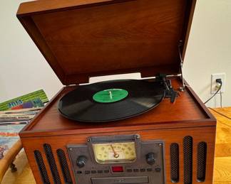 Crosley CR704C Musician Entertainment Center