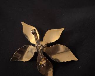 Vintage Gold Tone Textured Floral Brooch with Faux Pearl