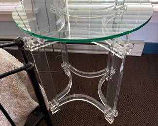 Lucite and glass top mode century modern table. Like new condition.