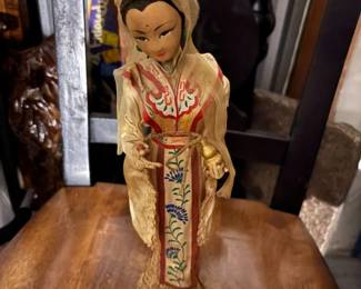 Vintage Geisha figurine collectible