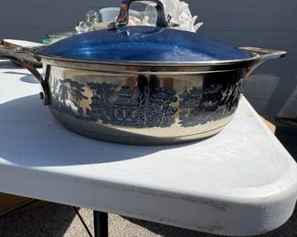 Blue Willow, Stainless Steel MediumDutch Oven