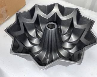 Nordic Ware Vintage Star Bundt Pan