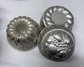 Bundt pans