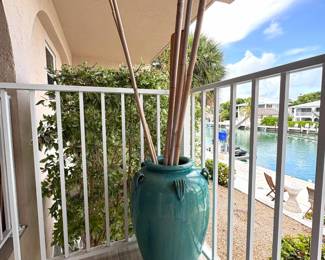 Lots of oversized pots at this sale, some perfect for display