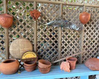 More pots! Zoom in on that radical fish!