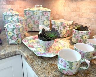 Never seen anything quite like this Portuguese set -- everything from the coffee cups to the breadbox in the back!
