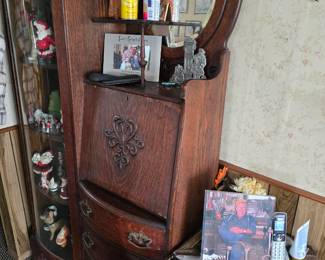 Oak secretary