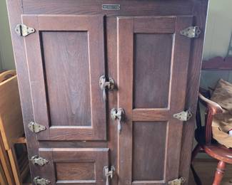 Oak ice box