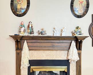 Capidimonte Trinkets & Old Italian Pictures