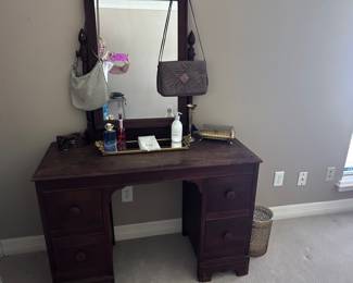 Vintage Aniques Dressing Table with Mirror