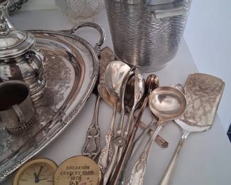SILVERPLATE SERVING ITEMS