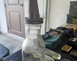 Genuine The Huffman Manufacturing Company oil bottle & metal spout