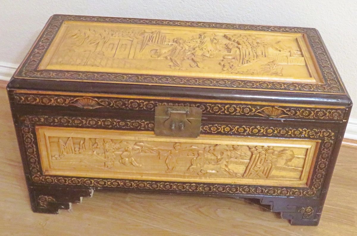 Chinese camphor wood chest - vintage mid-century