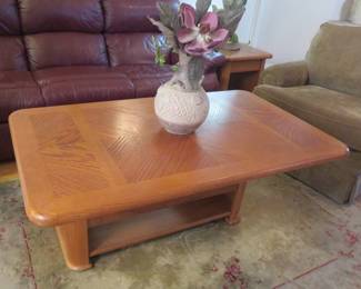 Lift top coffee table