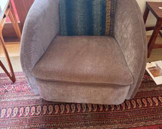 Second chair sold with the chair in the previous photo.
