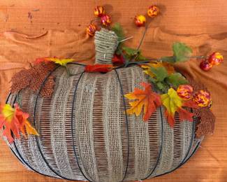 Burlap wall pumpkin