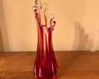 LE Smith 9.75" Swung Vase