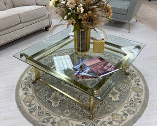 Round Rug / Glass & Gold accent table