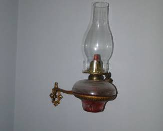 Oil lamp, with wall mount