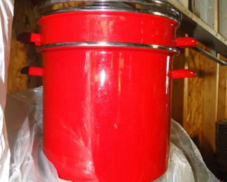Steamer pot, and large soup kettle
