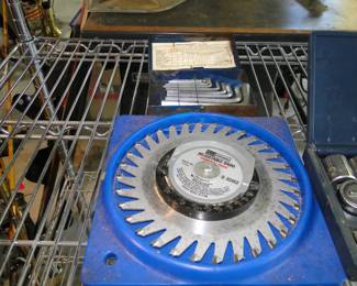 Adjustable DADO blade
