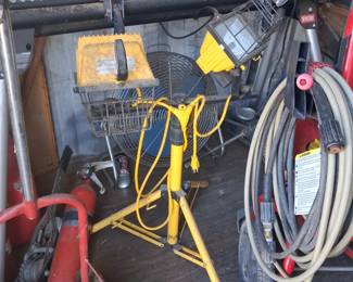 Bayco DualHead Halogen Work Light with Tripod