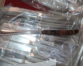 International Silver Royal Bead Stainless Steel Flatware Set second image