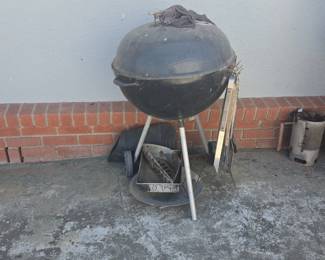 Vintage Weber Kettle Charcoal Grill
