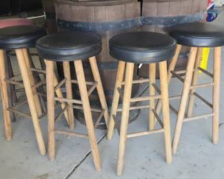 Vintage Barrel Pub Table and Bar Stools Set