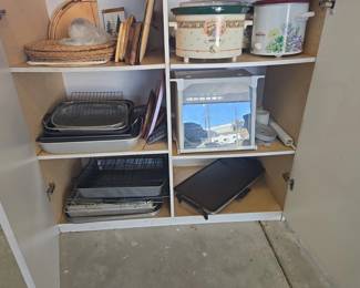 Kitchen Appliance and Bakeware Assortment