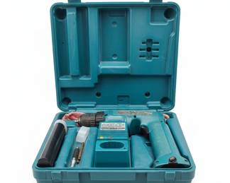 Makita D .V Cordless Drill Set