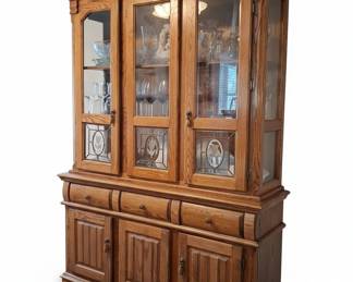 Richardson Bros. of WI Oak China Cabinet with Leaded Glass Accents xx
