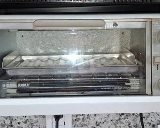 Black Decker Spacemaker ToastROven Under Cabinet Toaster Oven