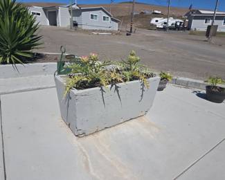 Kante Rectangular Concrete Planter