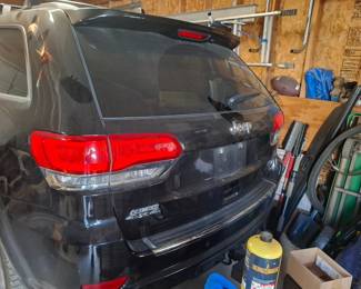 Reserve $10,000 Jeep Grand Cherokee Limited HEMI 4x4 SUV in Black with Chrome Trim, Alloy Wheels, Roof Rack & Tinted Windows