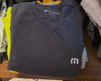 Men’s Gray Mountain Biking Graphic T-Shirt with Bicycle Chain and Gear Design                           Travis Mathew Chicago Flag Logo Navy Blue Crewneck T-Shirt, Men’s XL