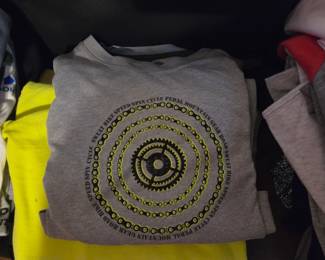 Men’s Gray Mountain Biking Graphic T-Shirt with Bicycle Chain and Gear Design