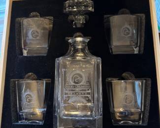 Ducks Unlimited Collector Glass /Decanter Set