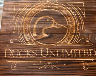 Ducks Unlimited Collector Glass /Decanter Set