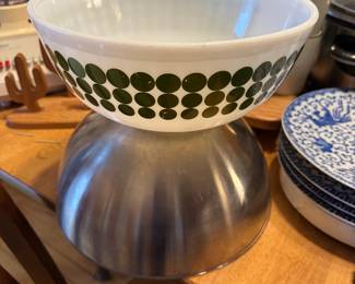 PYREX Green Dot #404
