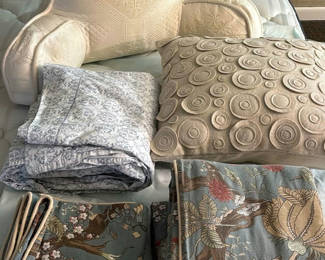 Lot 91: Pottery Barn Bedding