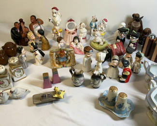 Lot 25: Assorted Ceramic vintage and antique Salt & Pepper Shakers