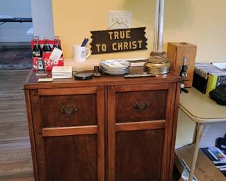 Record cabinet